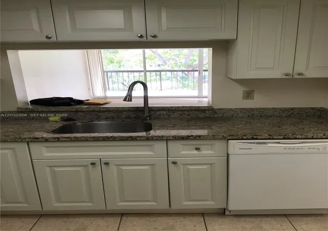 4th image of 10975 Sw 107Th St #302, Miami, FL 33176 | MLS# A12032306