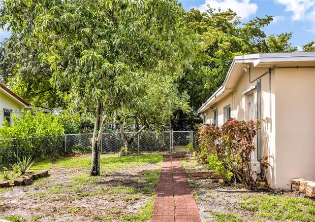4th image of 1701 Nw 106Th Ave, Pembroke Pines, FL 33026 | MLS# A12032336