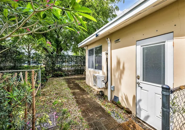 5th image of 1701 Nw 106Th Ave, Pembroke Pines, FL 33026 | MLS# A12032336