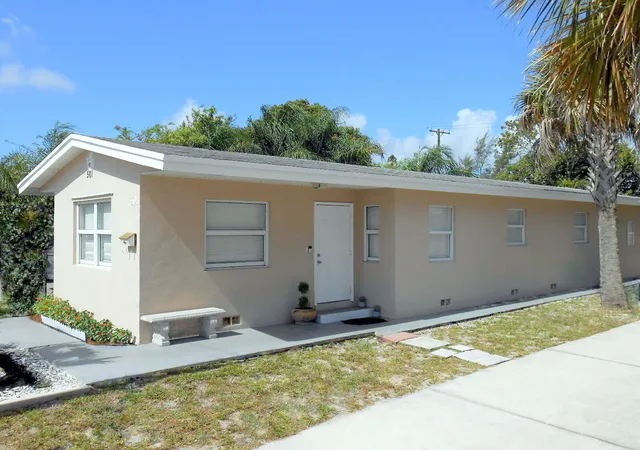 1st image of 501 S E St, Lake Worth Beach, FL 33460 | MLS# B26037894