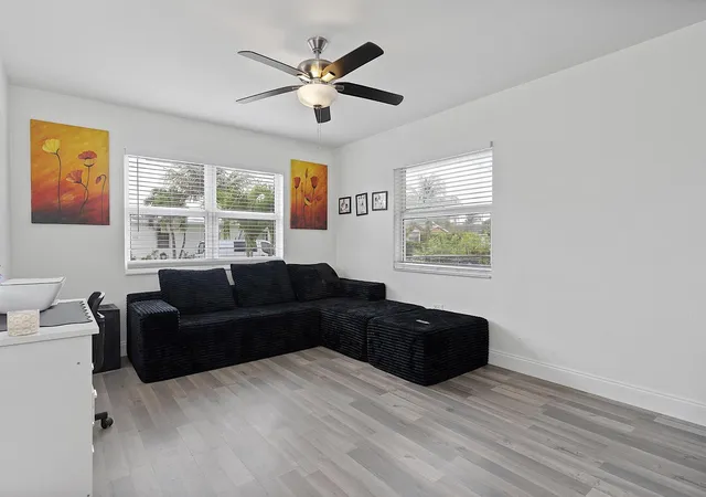4th image of 501 S E St, Lake Worth Beach, FL 33460 | MLS# B26037894