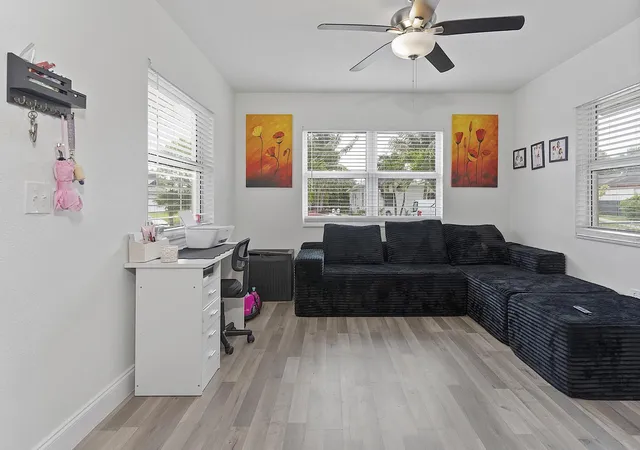 5th image of 501 S E St, Lake Worth Beach, FL 33460 | MLS# B26037894