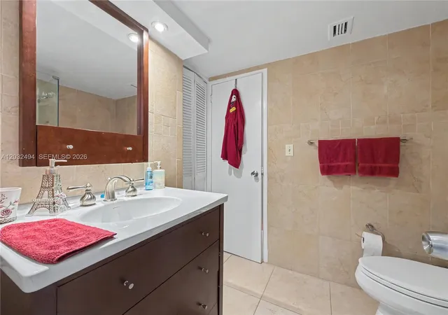 2nd image of 5701 Collins Ave, Miami Beach, FL 33140