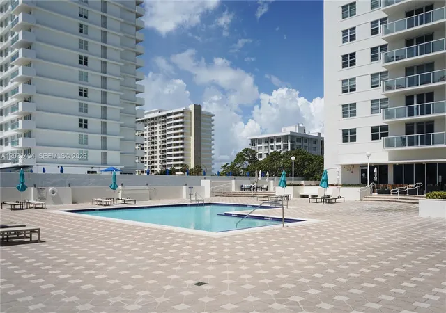 14th image of 5701 Collins Ave #1711, Miami Beach, FL 33140 | MLS# A12032494