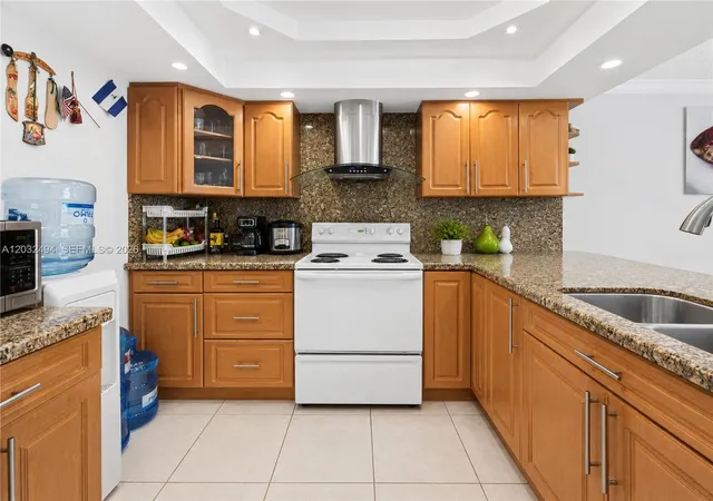 4th image of 5701 Collins Ave #1711, Miami Beach, FL 33140 | MLS# A12032494