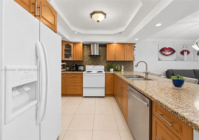5th image of 5701 Collins Ave #1711, Miami Beach, FL 33140 | MLS# A12032494