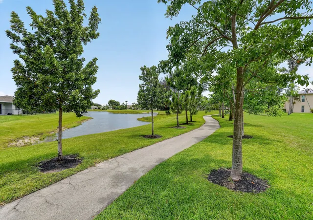 36th image of 13837 Via Flora #E, Delray Beach, FL 33484 | MLS# B26037963