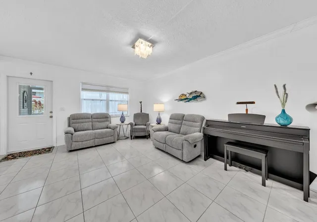 Listing Photo 1 - Condo for sale in building located at 580 Egret Dr, Hallandale Beach, FL 33009 - Unit #121