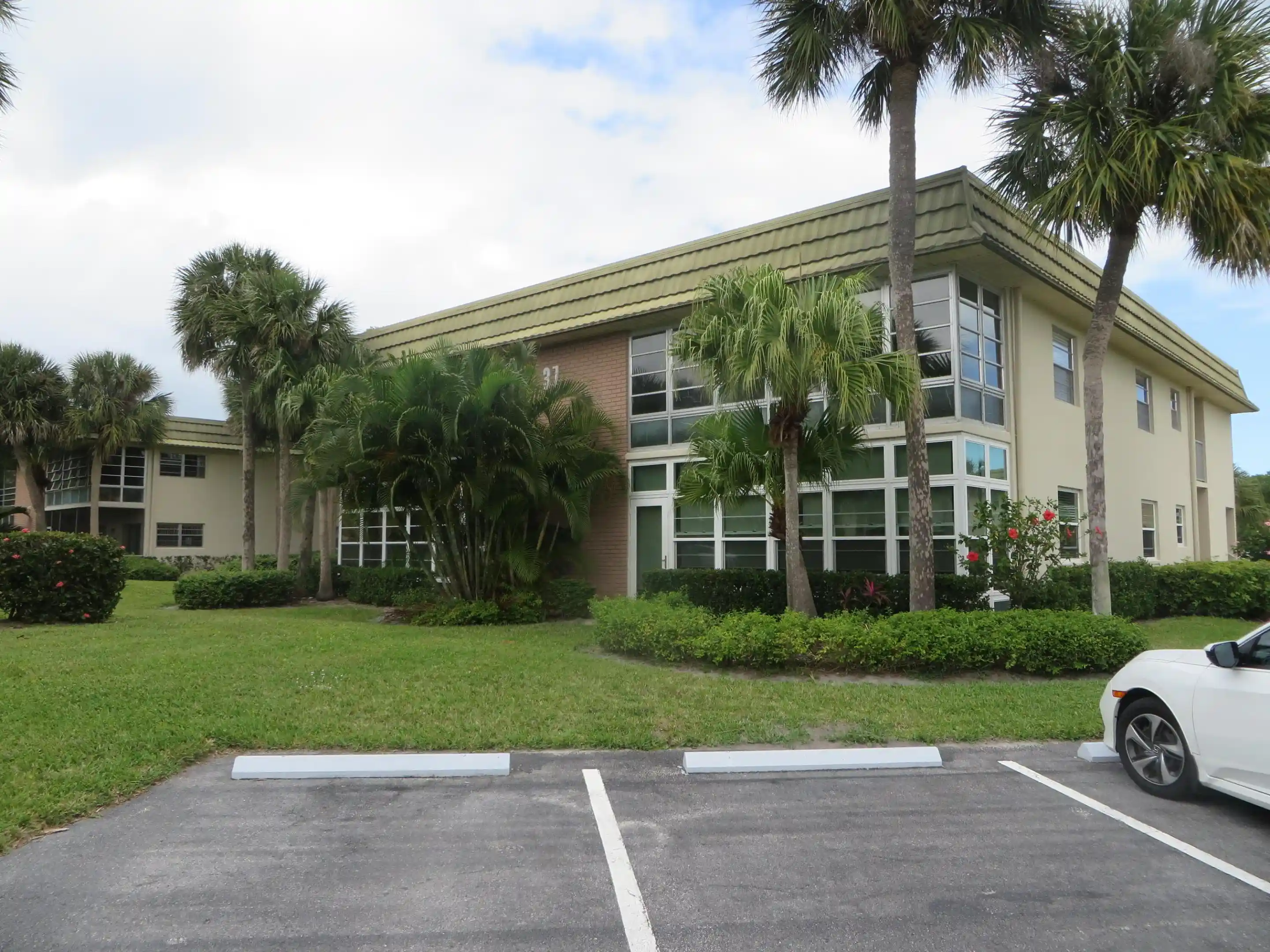 Condo for sale at 37 Vista Gdns Trl #201, Vero Beach, FL 32962 | MLS# B26038041
