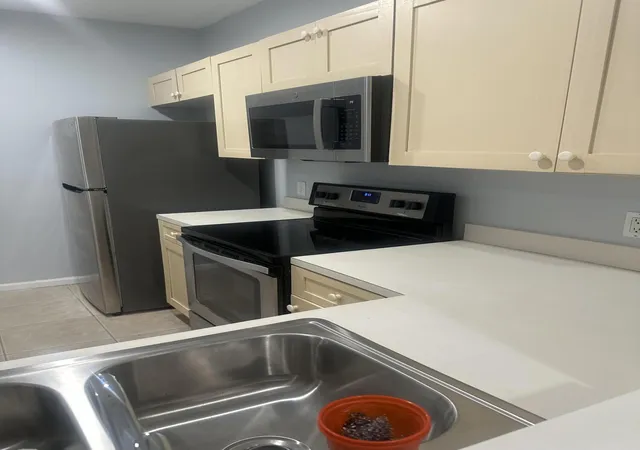 13th image of 1049 Golden Lakes Blvd #122, West Palm Beach, FL 33411 | MLS# B26038054