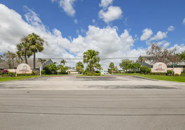 Homes for sale in Port St Lucie, FL | 2640 Se Tropical E Cir, Port St Lucie, FL 34952 | MLS# B26038153