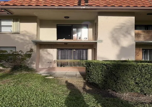 3rd image of 15718 E Waterside Cir, Sunrise, FL 33326