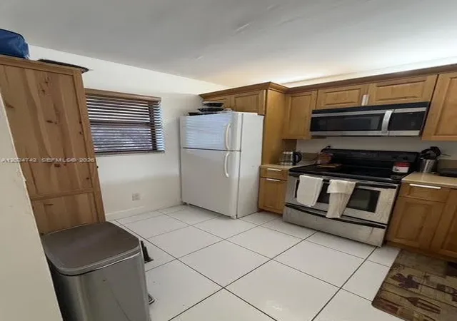 4th image of 15718 E Waterside Cir, Sunrise, FL 33326