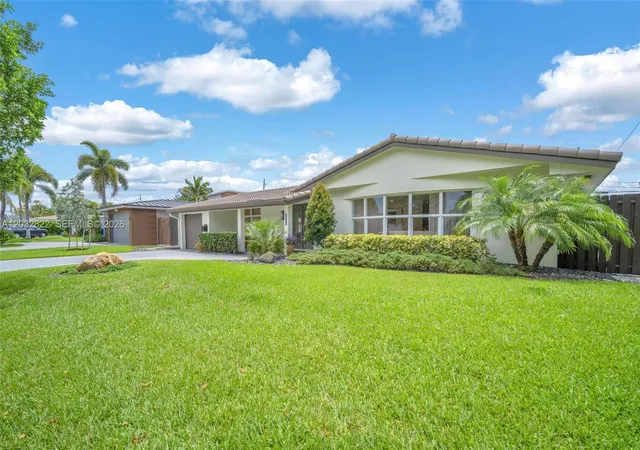 Homes for sale in Fort Lauderdale, FL | 2104 Ne 63rd St, Fort Lauderdale, FL 33308 | MLS# A12032822