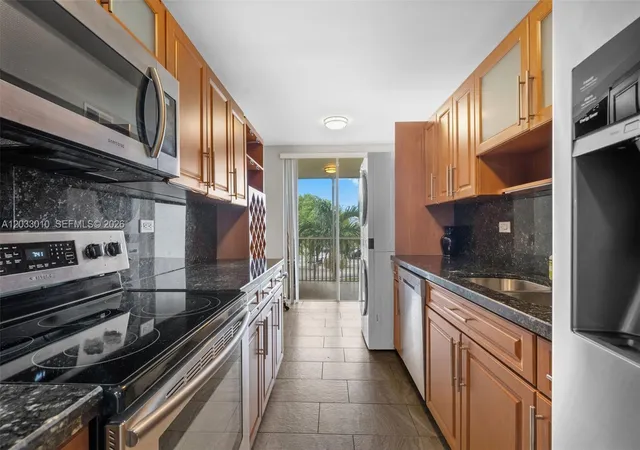 5th image of 1690 Ne 191St St #3021, Miami, FL 33179 | MLS# A12033010