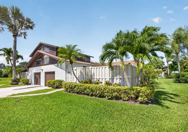Homes for sale in Boca Raton, FL | 9622 Boca Gardens Pkwy #B, Boca Raton, FL 33496 | MLS# B26038254