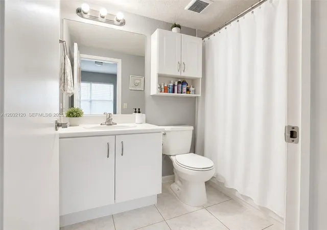 14th image of 7326 Collins Ave #203, Miami Beach, FL 33141 | MLS# A12032120