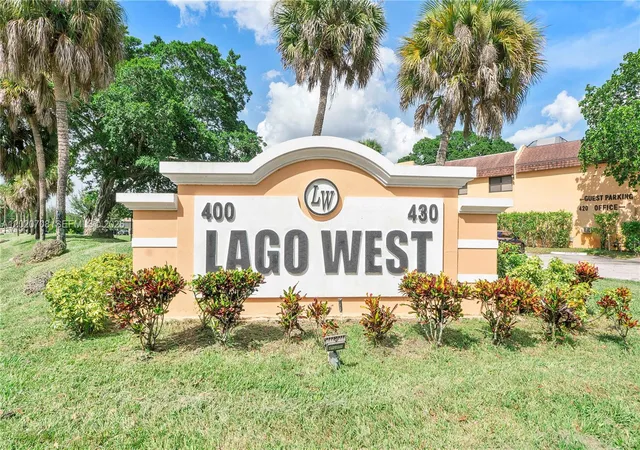 Homes for sale in Plantation, FL | 430 Commodore Dr #213, Plantation, FL 33325 | MLS# A12020708