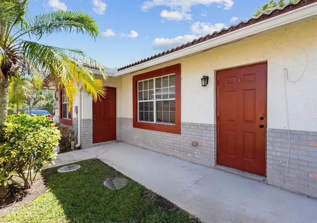 Photo 3 of Multi family home for sale at 617 Nw 15th Avenue, Pompano Beach, FL 33069 | MLS# B26038320 | Listing updated on 2026-10-08