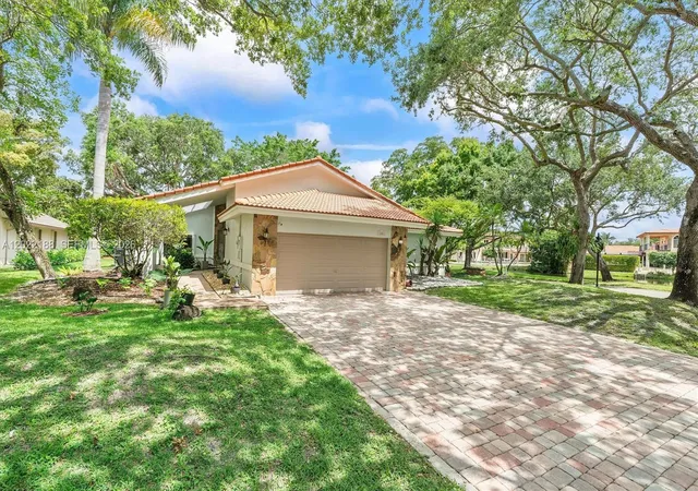 Homes for sale in Plantation, FL | 1001 Sw 93rd Ave, Plantation, FL 33324 | MLS# A12022188