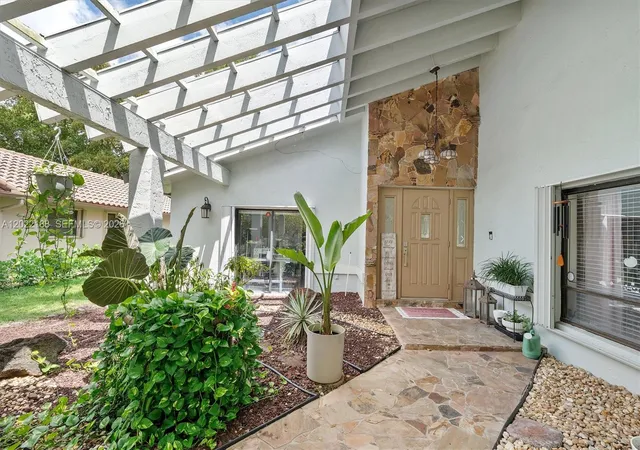 Homes for sale in Plantation, FL | 1001 Sw 93Rd Ave, Plantation, FL 33324 | MLS# A12022188