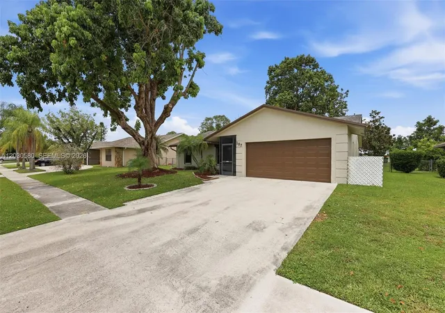 2nd image of 107 Starling Ave, Royal Palm Beach, FL 33411 | MLS# A12030580