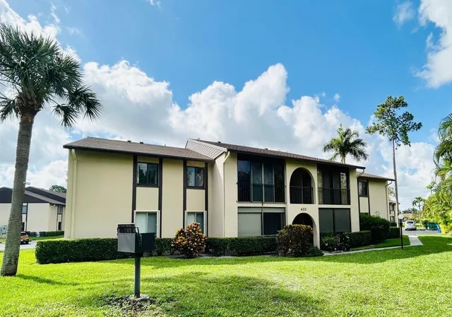 Homes for sale in Greenacres, FL | 433 Pine Glen Ln #C2, Greenacres, FL 33463 | MLS# B26038528
