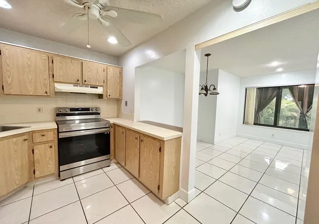 Homes for sale in Greenacres, FL | 433 Pine Glen Ln #C2, Greenacres, FL 33463 | MLS# B26038528
