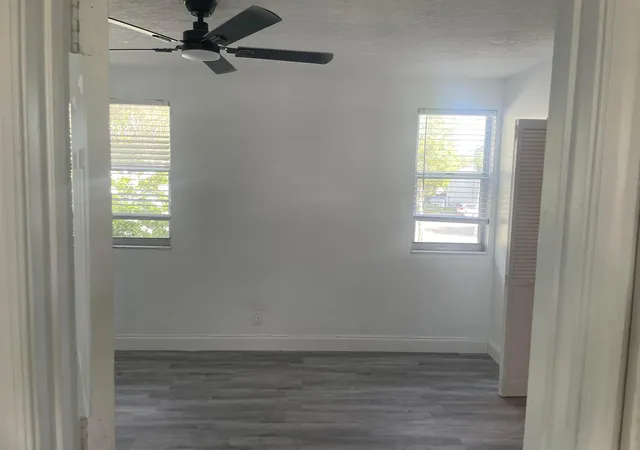 Photo 4 of Single family home for sale at 817 Crystal Lake Dr, Deerfield Beach, FL 33064 | MLS# B26038563 | Listing updated on 2026-09-23