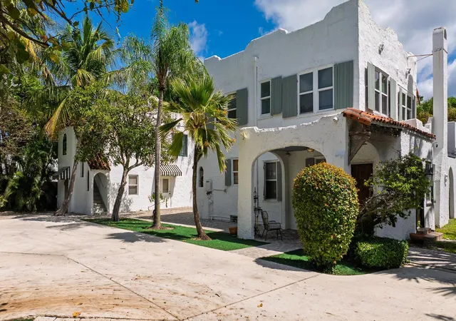 Photo 2 of Single family home for sale at 717 Forest Hl Blvd, West Palm Beach, FL 33405 | MLS# B26038602 | Listing updated on 2026-09-23