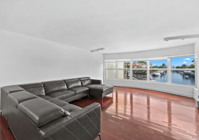 Homes for sale in Fort Lauderdale, FL | 3121 Ne 51St St #204e, Fort Lauderdale, FL 33308 | MLS# B26038680
