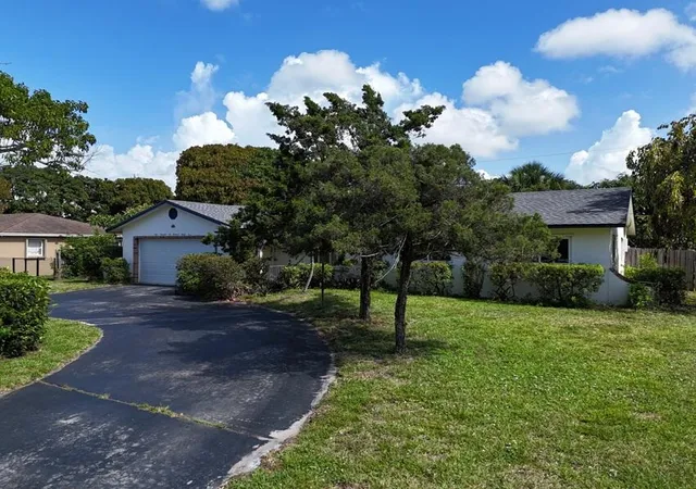 Photo 2 of Single family home for sale at 4639 Franwood Dr, Delray Beach, FL 33445 | MLS# B26038682 | Listing updated on 2026-09-23