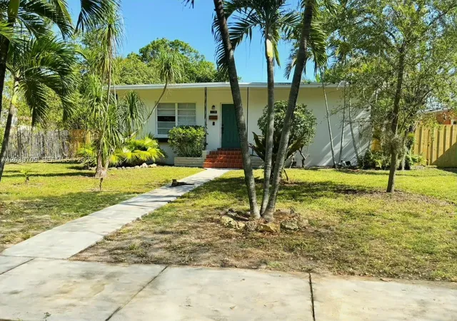 3rd image of 1135 Ne 133 Rd St, North Miami, FL 33161 | MLS# A12033709