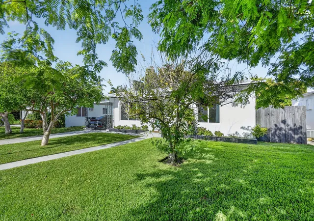 18th image of 1426 N K St, Lake Worth, FL 33460 | MLS# B26038705