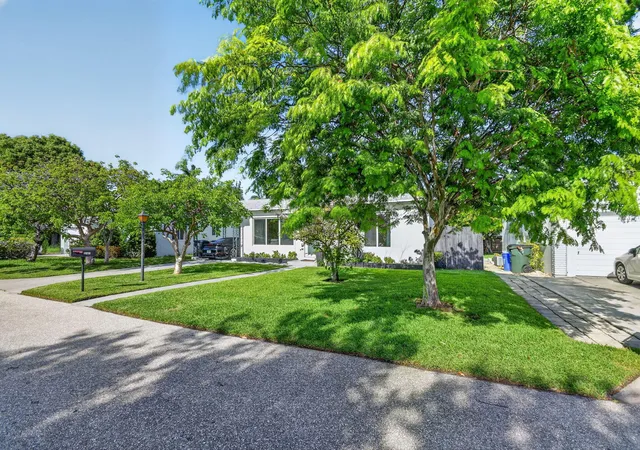 2nd image of 1426 N K St, Lake Worth, FL 33460 | MLS# B26038705