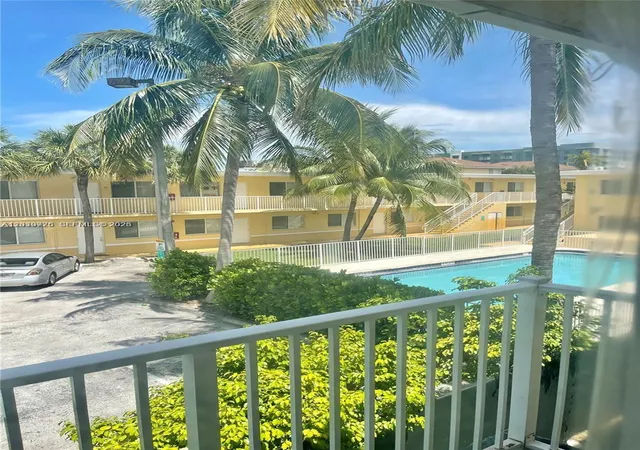 2nd image of 2066 Ne 167Th St, North Miami Beach, FL 33162