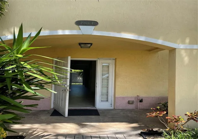 3rd image of 2066 Ne 167Th St, Miami, FL 33162