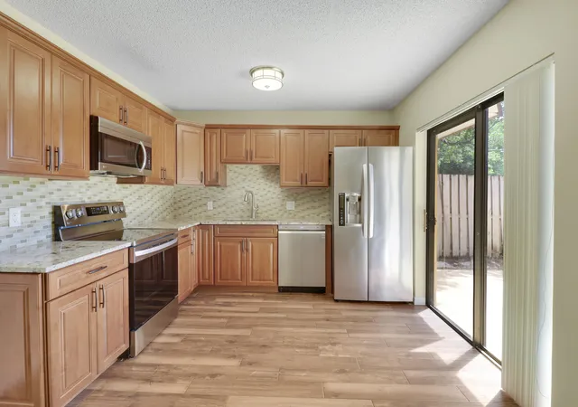 5th image of 1511 15Th Ln #C Bldg 65, Greenacres, FL 33463 | MLS# B26038729