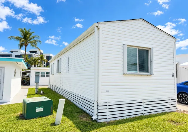 Photo 3 of Manufactured home for sale at 14 Bamboo Dr #Cd, Briny Breezes, FL 33435 | MLS# B26038755 | Listing updated on 2026-10-08
