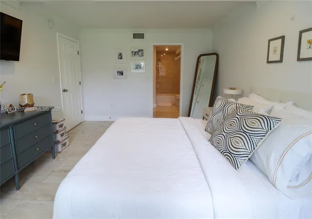 4th image of 7797 Golf Cir Dr, Margate, FL 33063