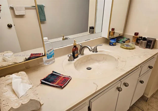 2nd image of 3850 Washington St, Hollywood, FL 33021