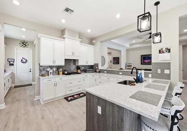 3rd image of 15264 Wildwood Cir, Loxahatchee, FL 33470 | MLS# B26038913