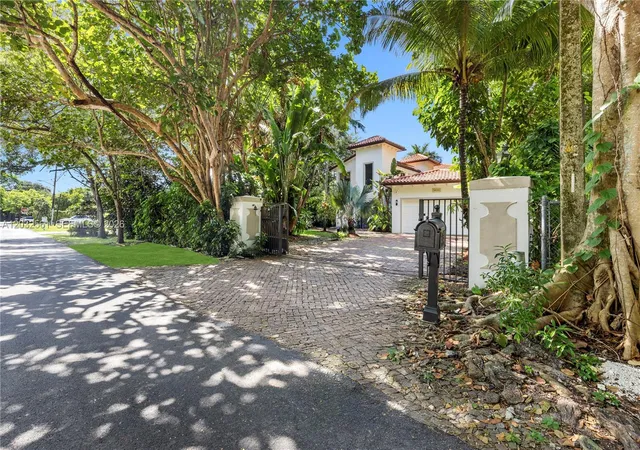 4th image of 6550 Sw 75Th Ter, South Miami, FL 33143 | MLS# A12032561