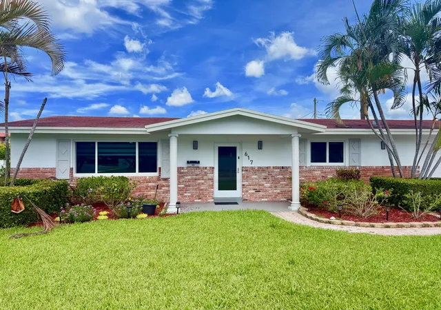 Photo 2 of Single family home for sale at 617 Se 8th Avenue, Deerfield Beach, FL 33441 | MLS# B26038966 | Listing updated on 2026-09-23