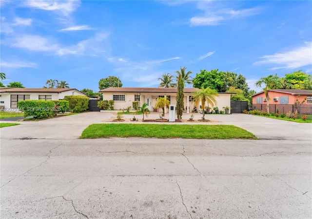 5th image of 884 W 72Nd Pl, Hialeah, FL 33014 | MLS# A12029348