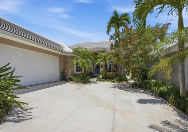 Photo 2 of Sale Pending at 2319 Saratoga Bay Dr, West Palm Beach, FL 33409 | MLS# B26038995 | Listing updated on 2026-09-28