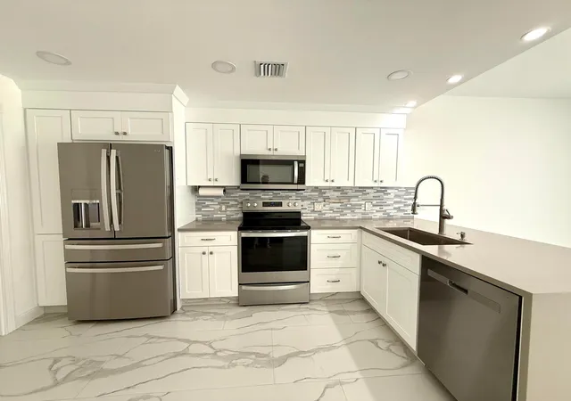 Photo 2 of Townhouse for sale at 117 Waterford Dr, Jupiter, FL 33458 | MLS# B26039054 | Listing updated on 2026-10-06