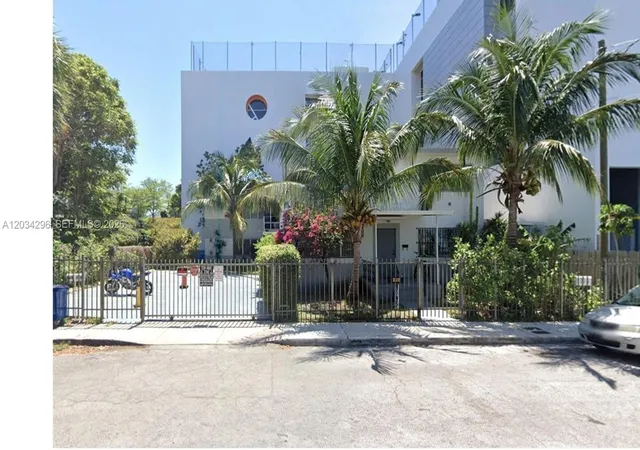 3rd image of 364 Sw 11Th St, Miami, FL 33130 | MLS# A12034296