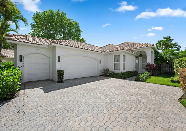 Photo 3 of Single family home for sale at 12171 Glen Bay Dr, Wellington, FL 33414 | MLS# B26039056 | Listing updated on 2026-09-23