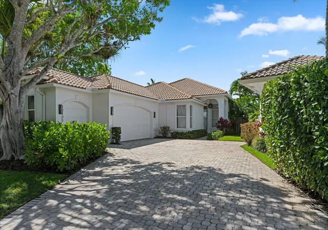 Photo 2 of Single family home for sale at 12171 Glen Bay Dr, Wellington, FL 33414 | MLS# B26039056 | Listing updated on 2026-09-23